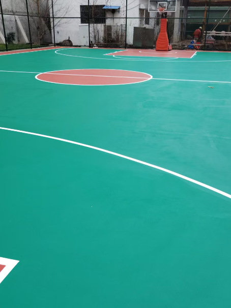 炉霍 球场长期使用易出现地面开裂